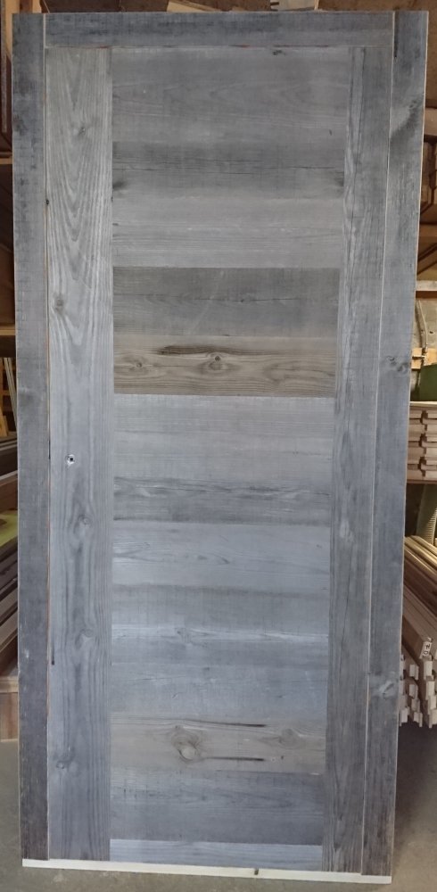 Fabrication porte vieux bois gris à Annecy